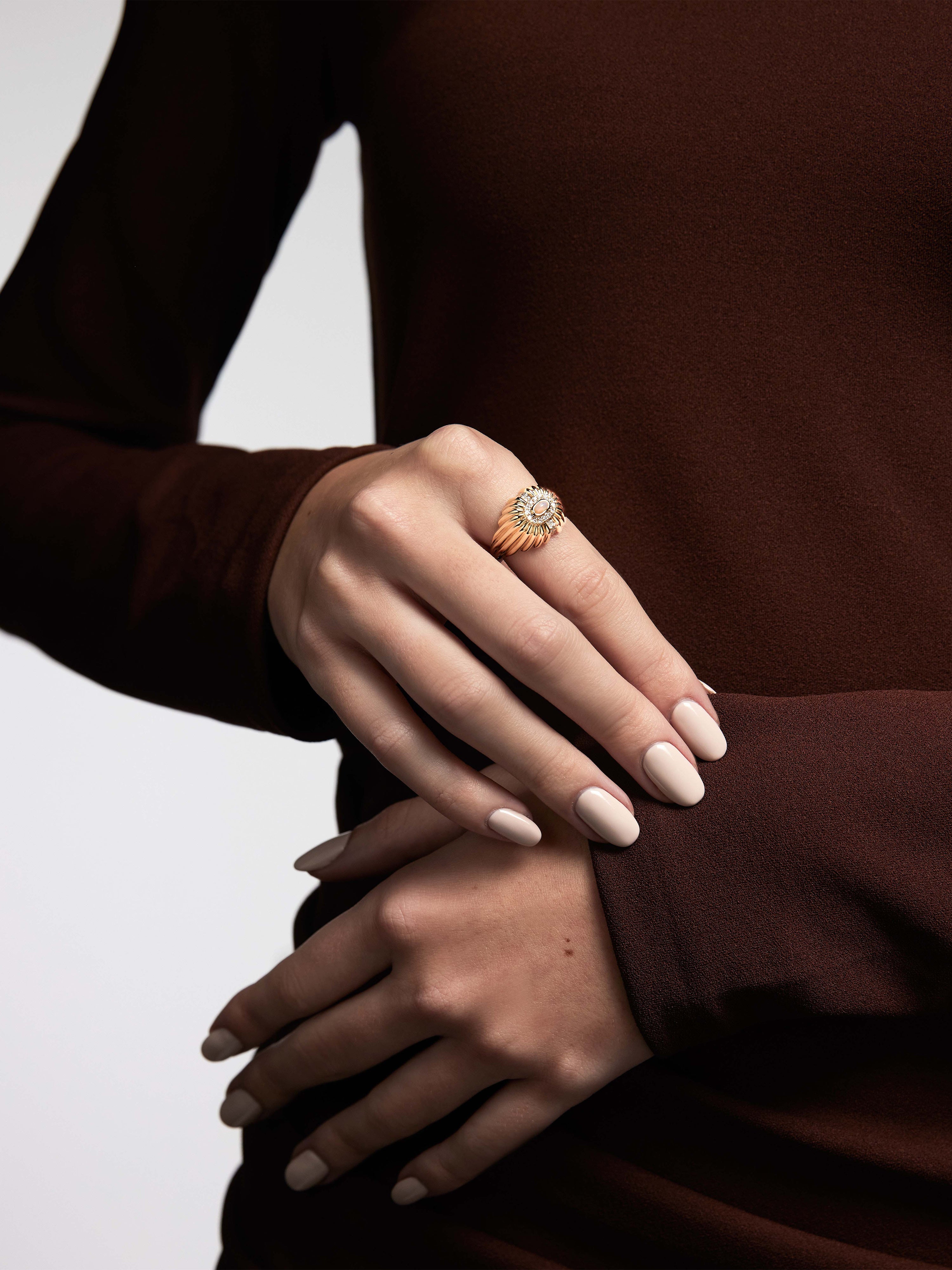 Alara Sunburst Signet Ring