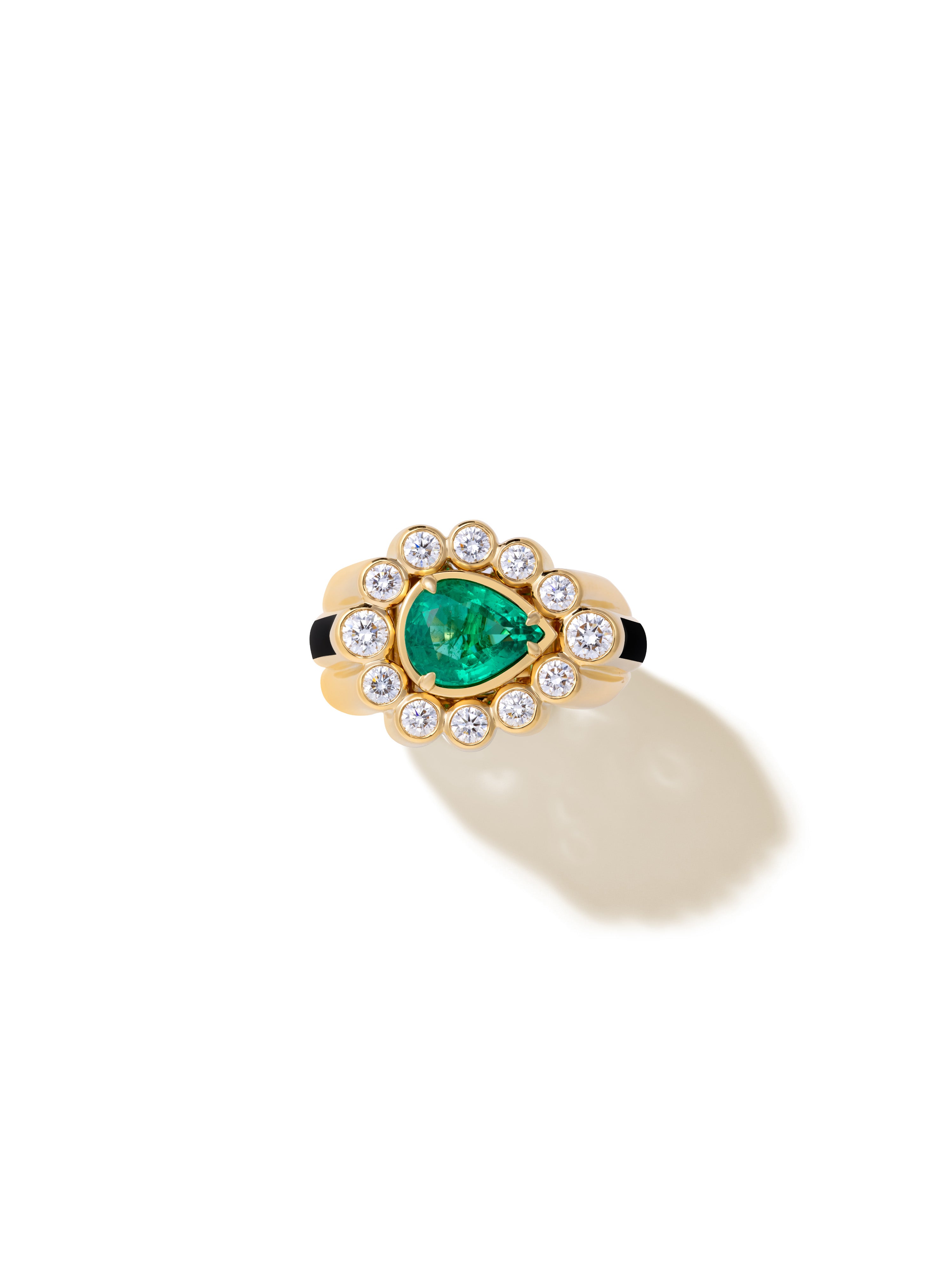 Sanssouci Bloom Emerald Ring in 18K yellow gold with a centre emerald and diamonds, State Property Gardens collection, alternate view