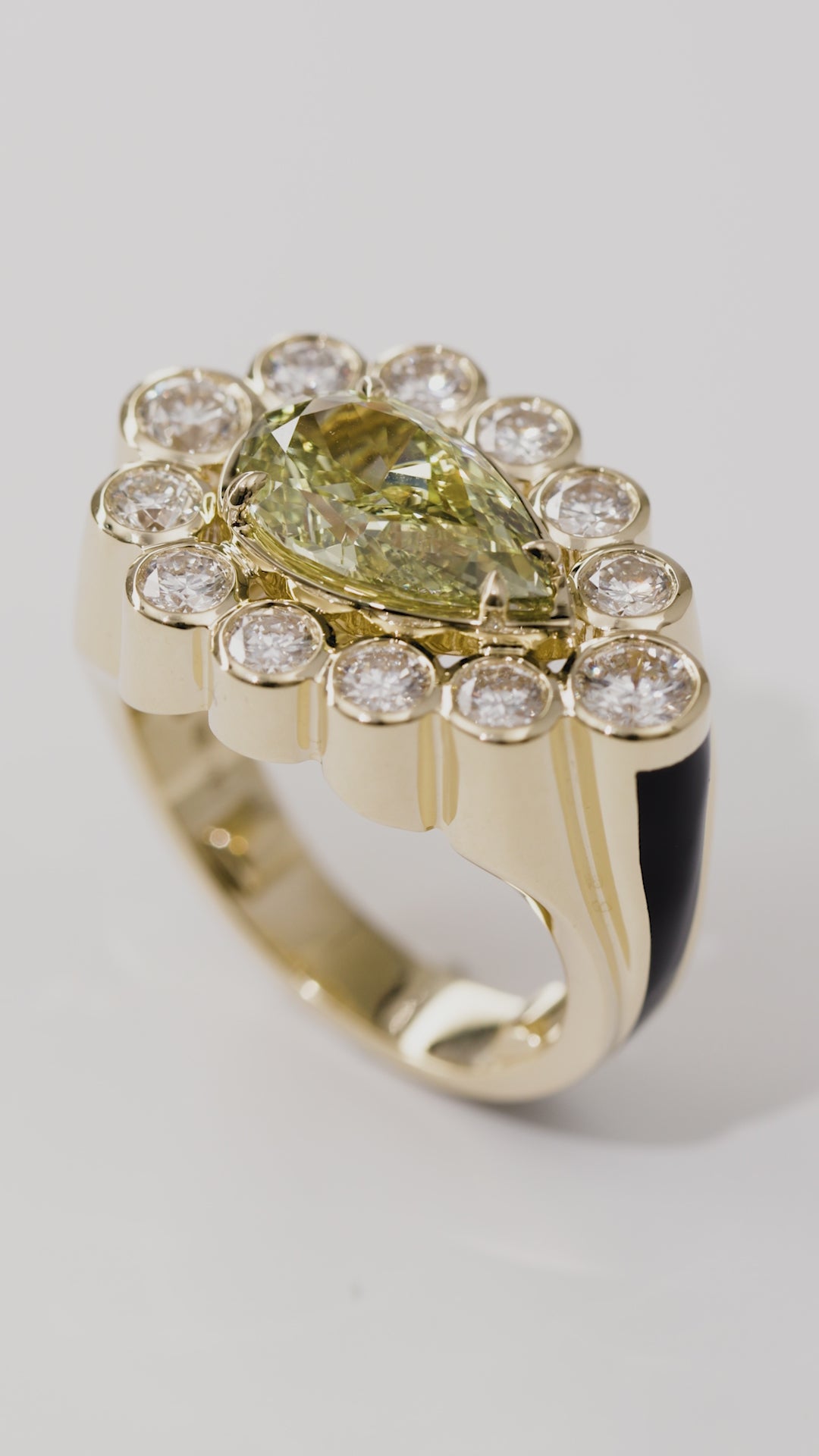 Load video: Sanssouci Bloom Green Diamond Ring