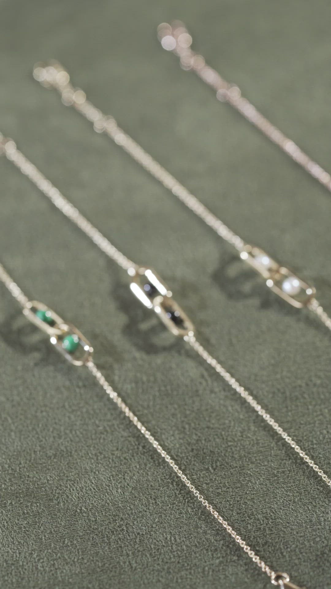 Load video: Inversion Pearl Bracelet