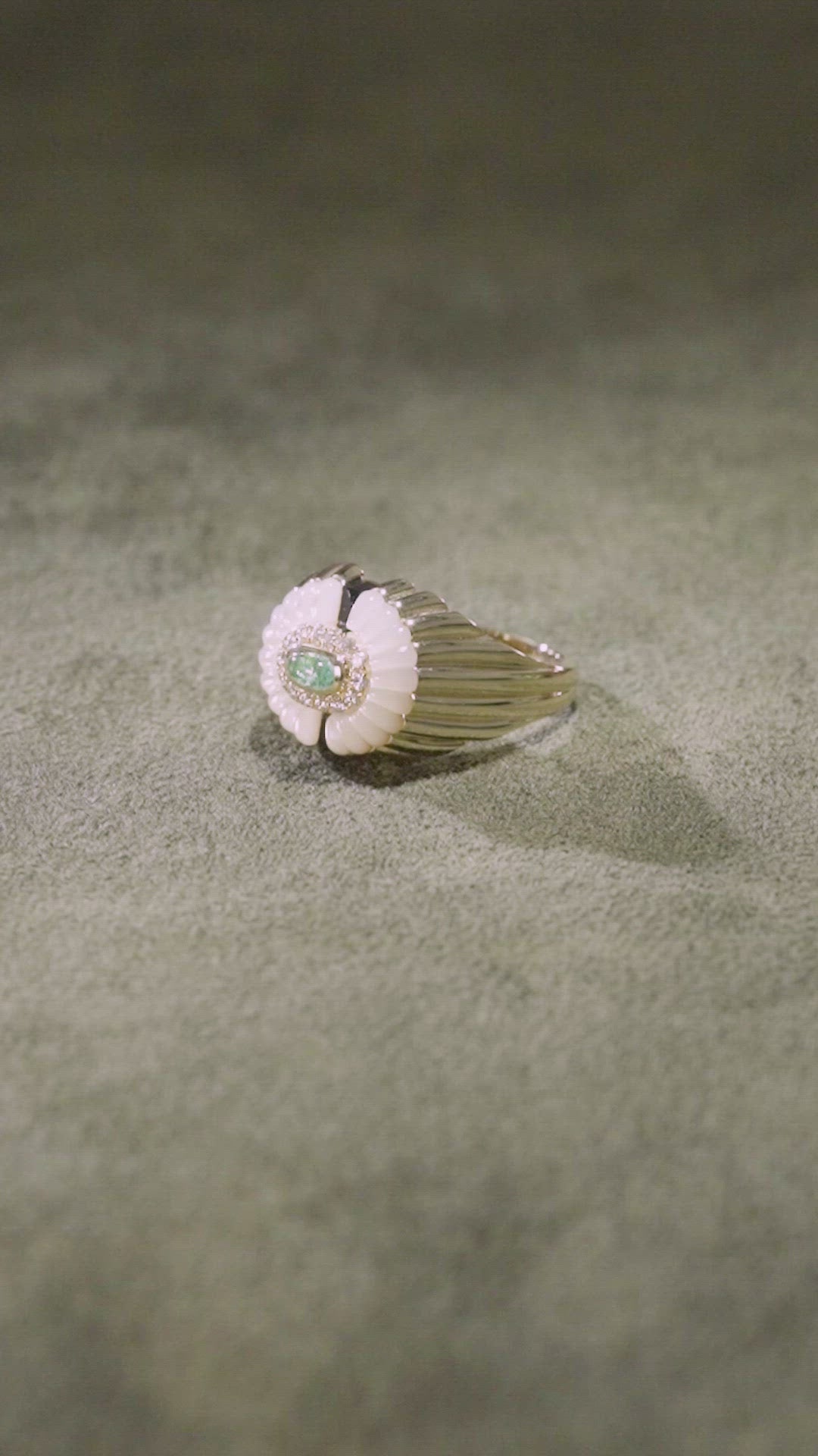 Load video: Alara Snowdrop Signet Ring