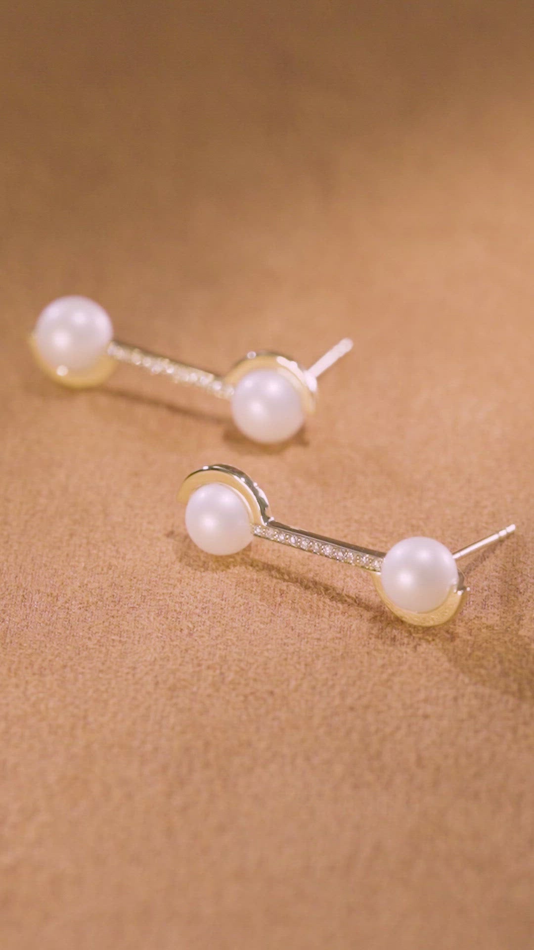 Load video: Rhyme Minor Pearl Earrings