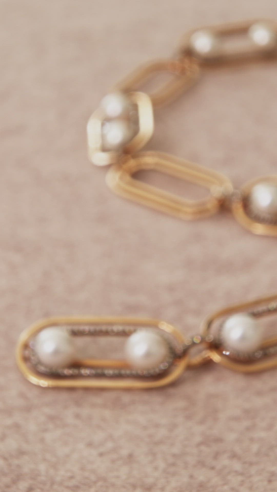 Load video: Anaphora Choker with Pendant