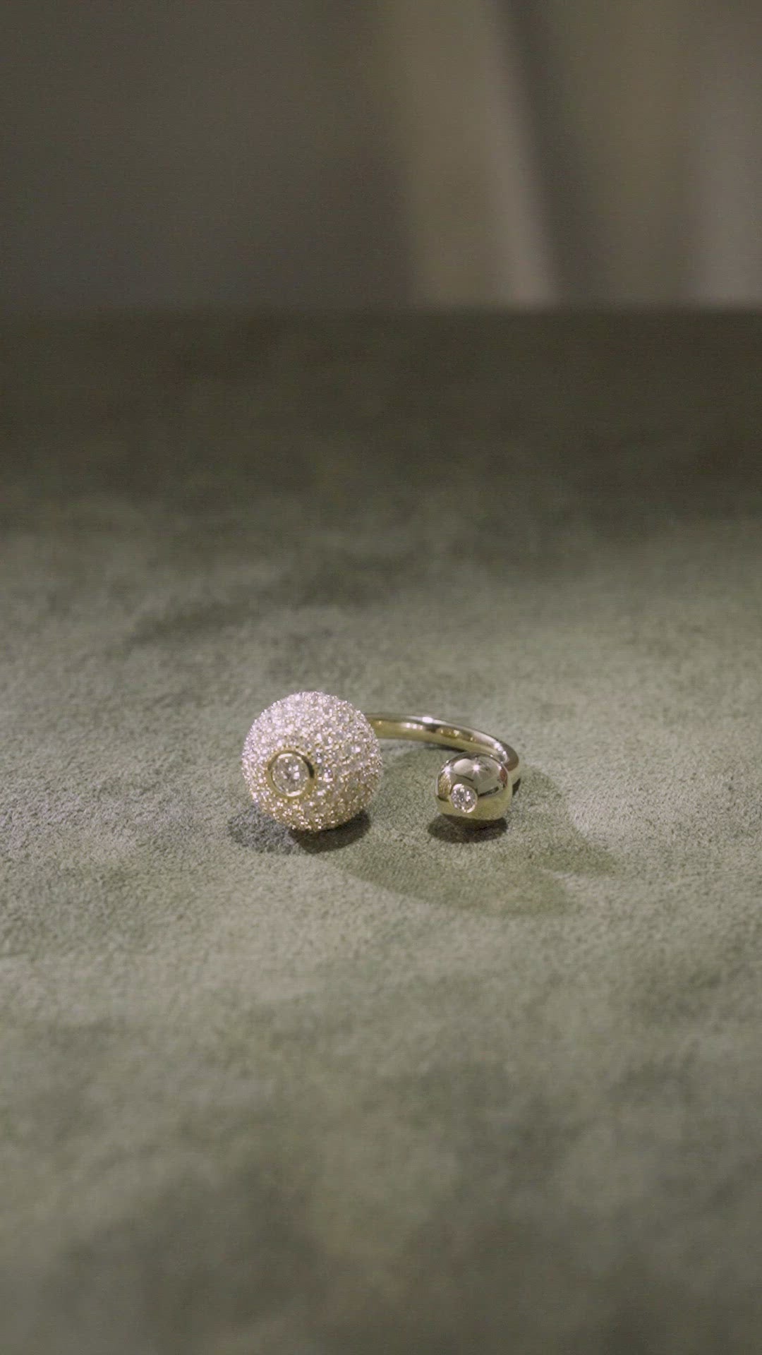 Load video: Nemara Grand Pavé Ring
