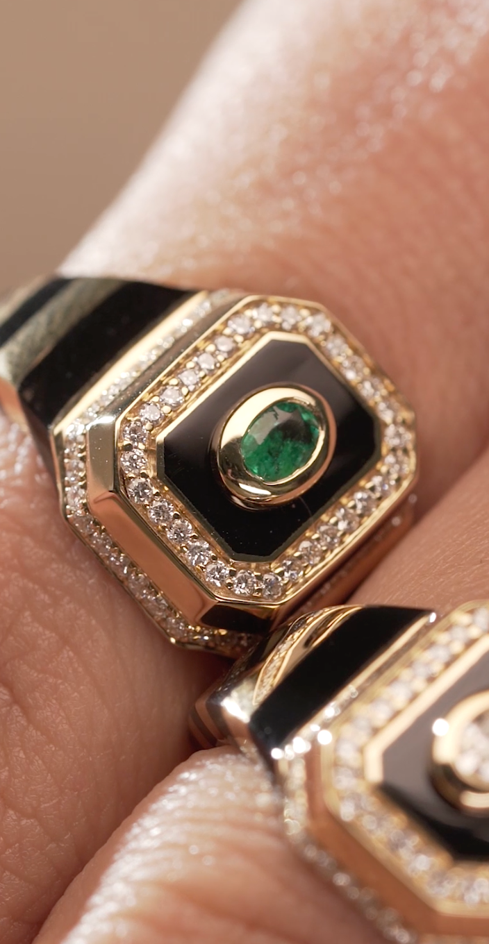Load video: Tsang Enchantress Signet Ring