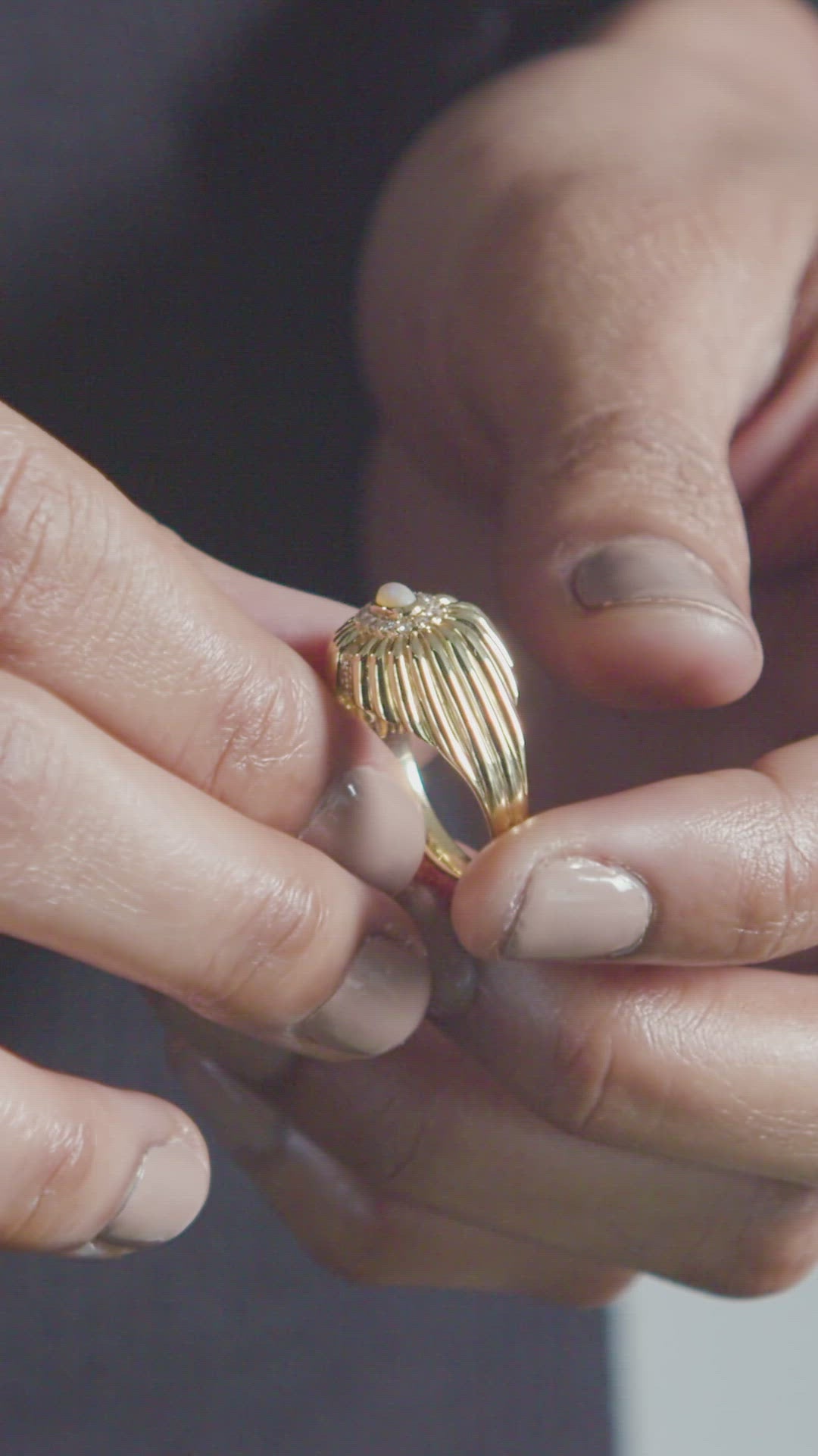 Load video: Alara Sunburst Signet Ring